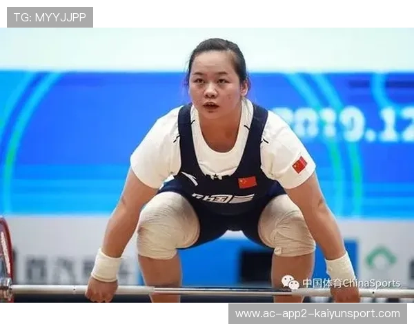 世界举重巡回赛中国选手在赛后接受媒体专访